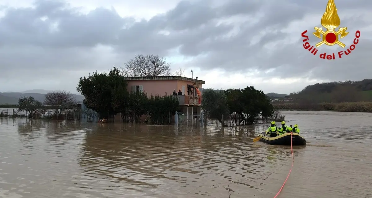 Tarquinia: esondati Marta e Mignone, soccorse tre persone e due cani