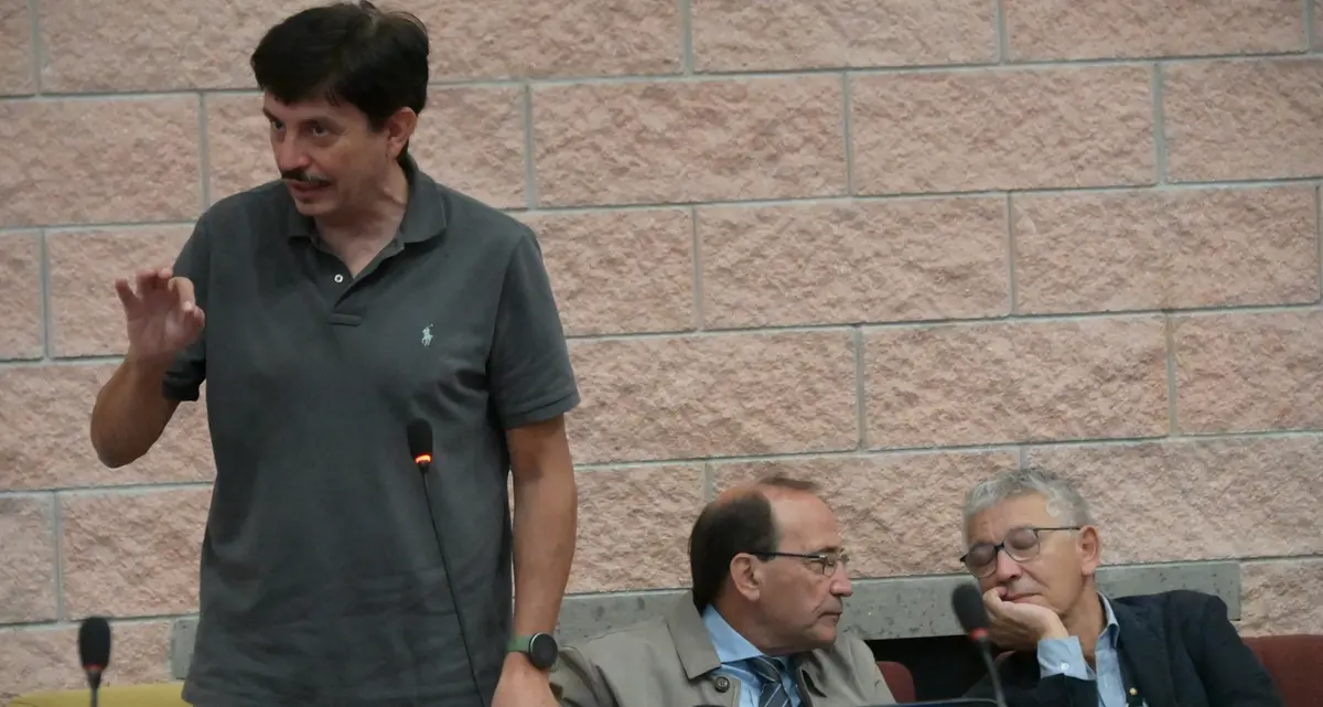 Piendibene: «Si continua a vendere fumo»