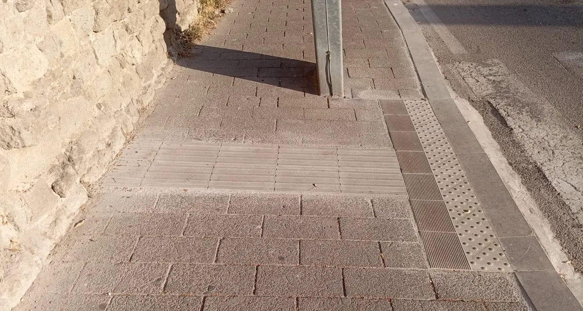 «Percorsi tattili finiscono contro le mura»