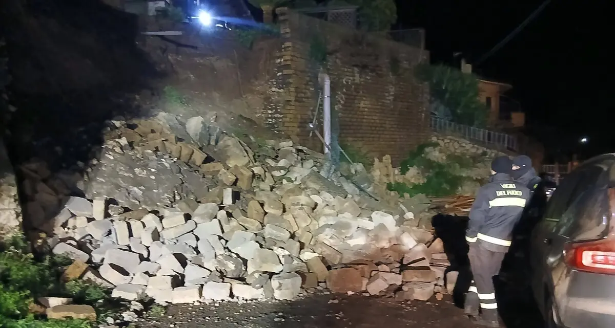 Tarquinia: crolla un muro di contenimento