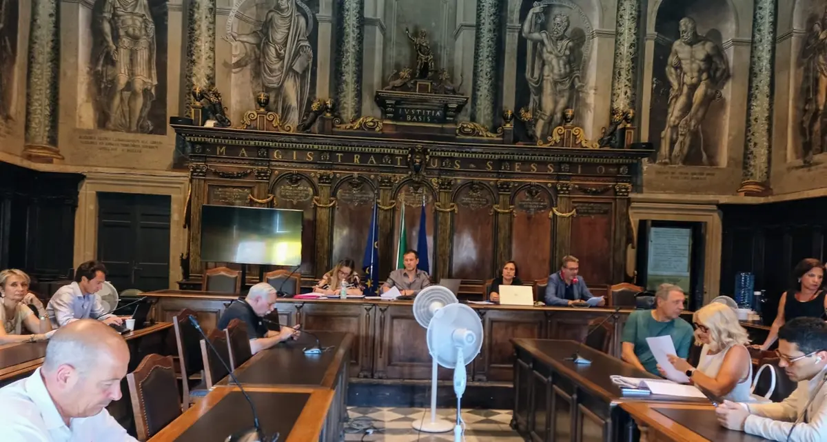 Lo strano caso della delibera “anonima” in commissione