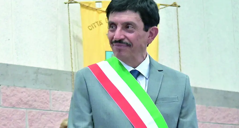 Il prefetto scrive al Comune: «Accertamenti urgenti sul sindaco»