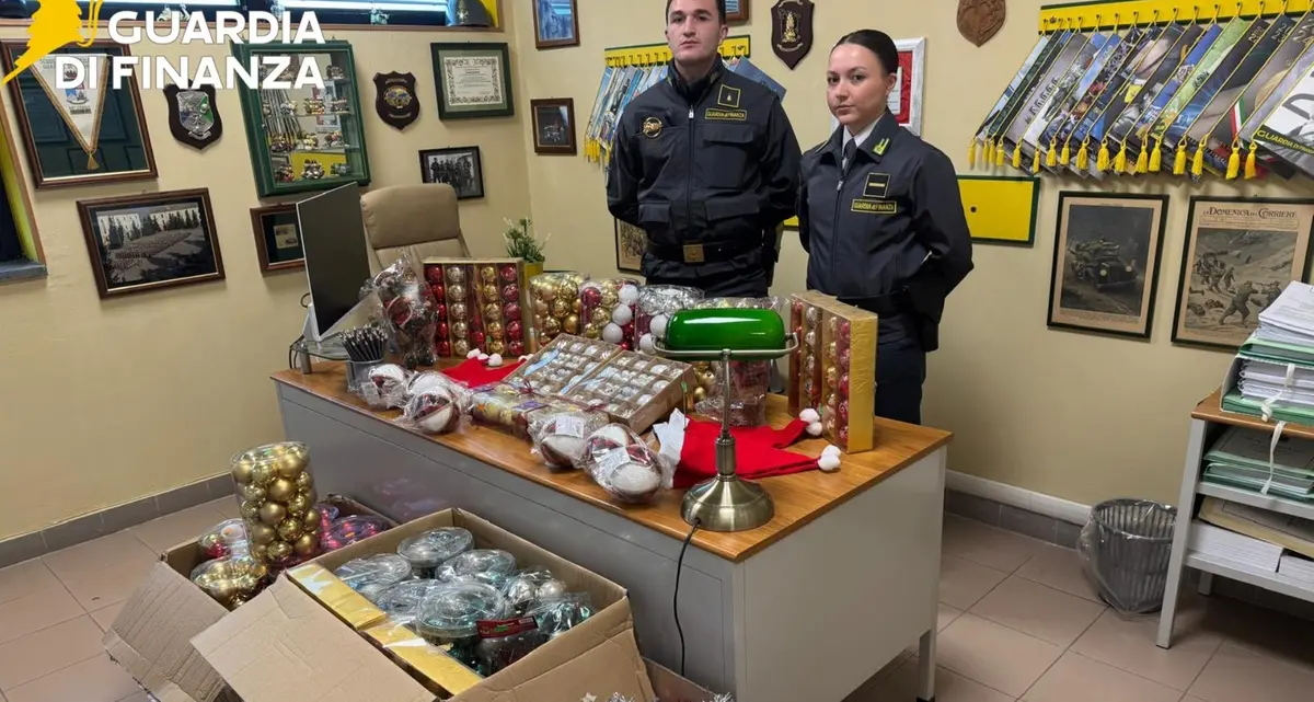 Sequestrati più di 6mila addobbi di Natale pericolosi