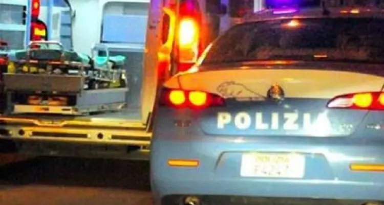 Finisce con una coltellata la rapina a due fidanzati