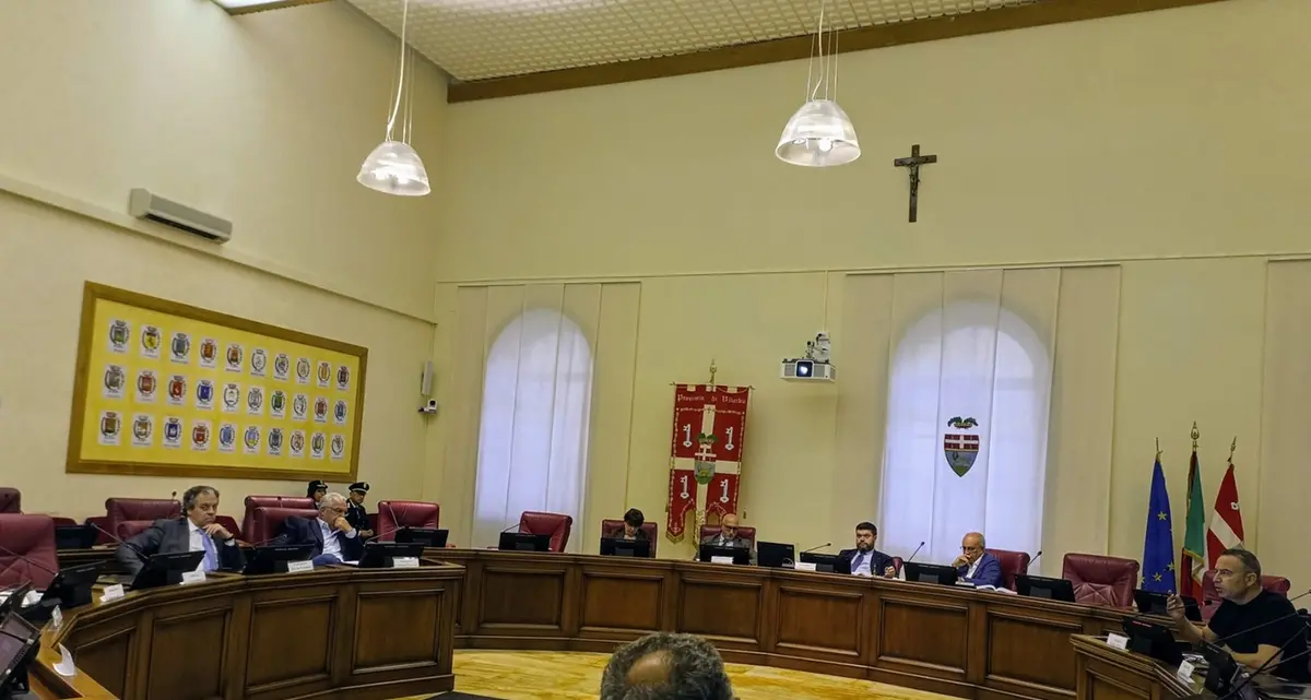 Avanzo di amministrazione, maggioranza e opposizione ai ferri corti