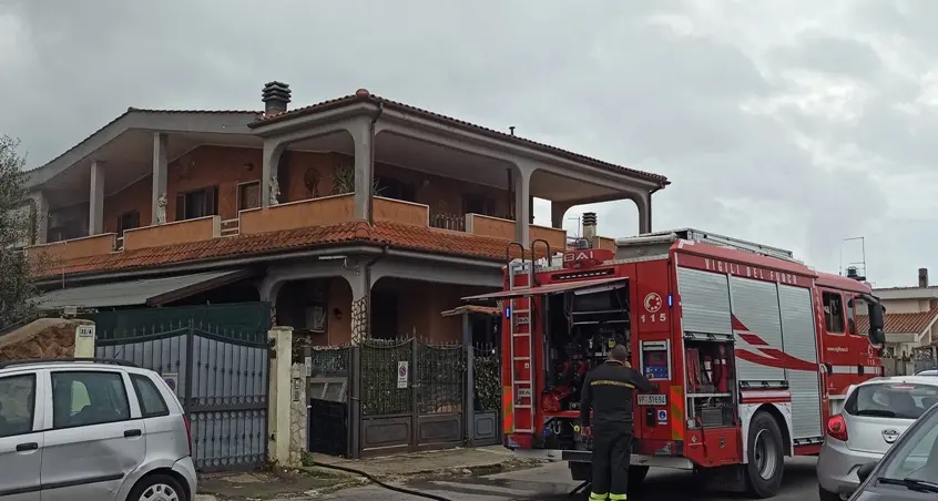 Incendio nel bagno, donna intossicata