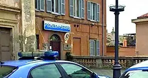 Tenta di svaligiare una casa ma viene sorpreso dal proprietario