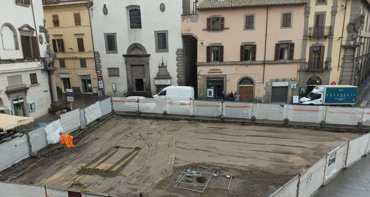 Floris: «Dal 5 maggio posizionamento delle lastre di peperino»