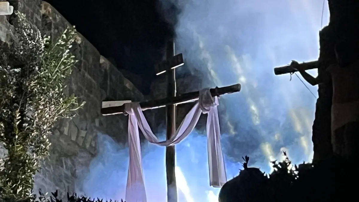 Rievocazione della Passione e Morte di Gesù Cristo, piazza Aldo Moro gremita a Cerveteri