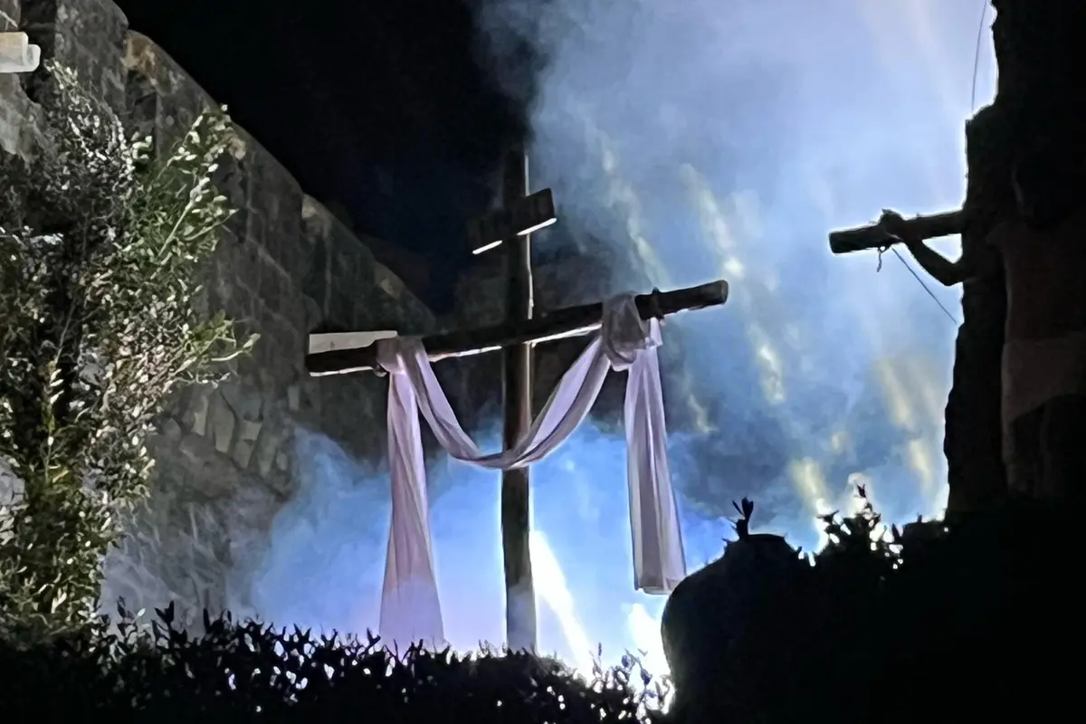 Rievocazione della Passione e Morte di Gesù Cristo, piazza Aldo Moro gremita a Cerveteri