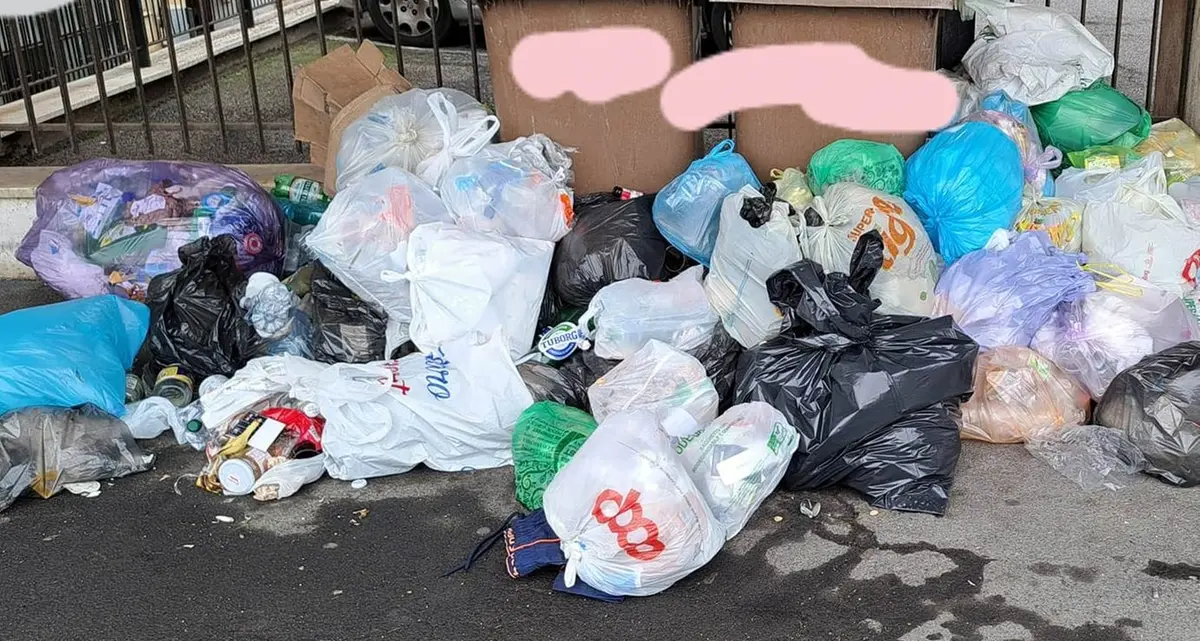 Discariche fuori dai condomini: scattano i controlli