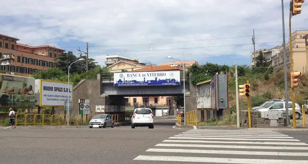 Viterbo: Sfalcio dell’erba infestante lungo la ferrovia
