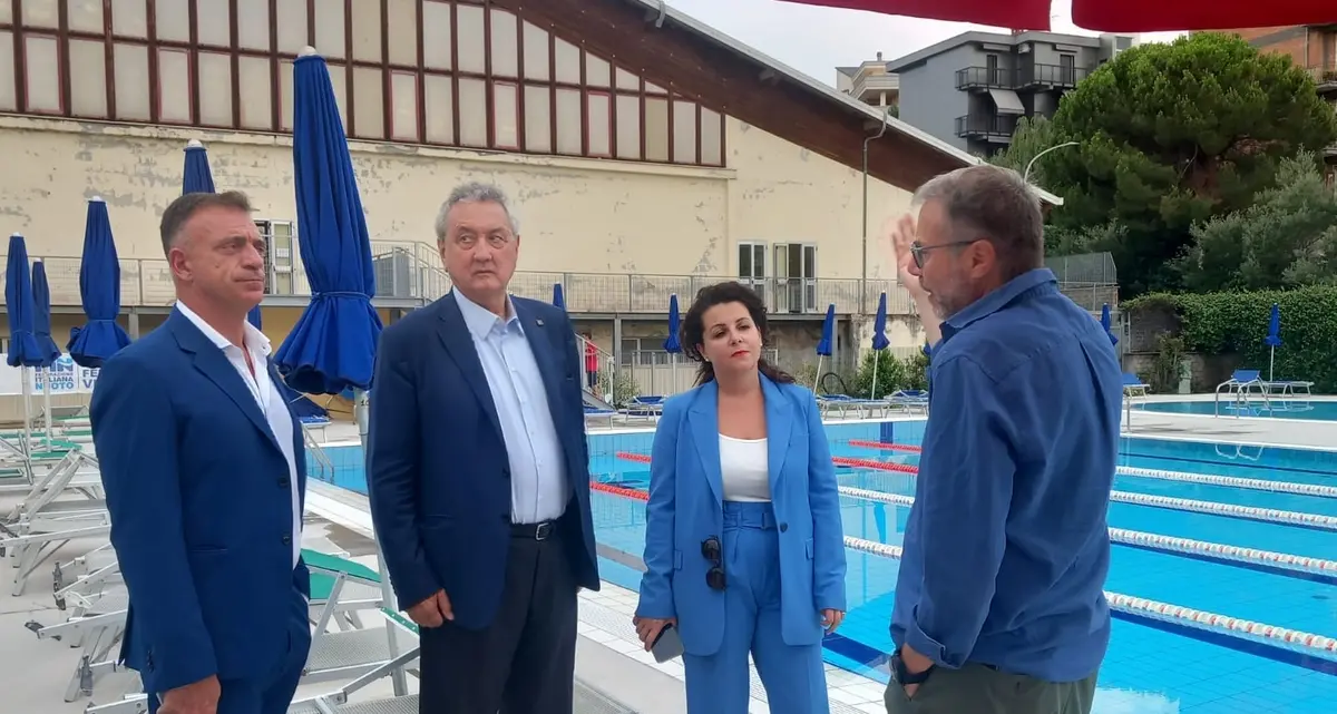 Piscina comunale, sopralluogo del presidente Fin