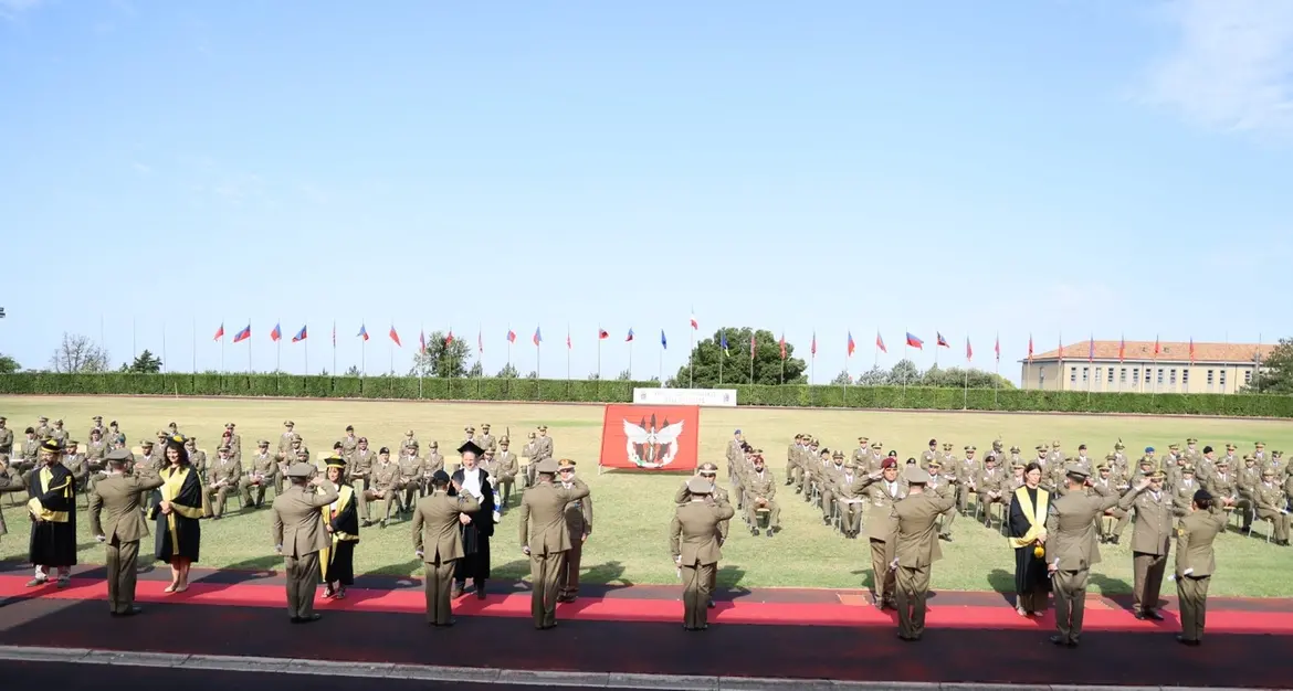 Esercito: consegnate le lauree a 108 marescialli