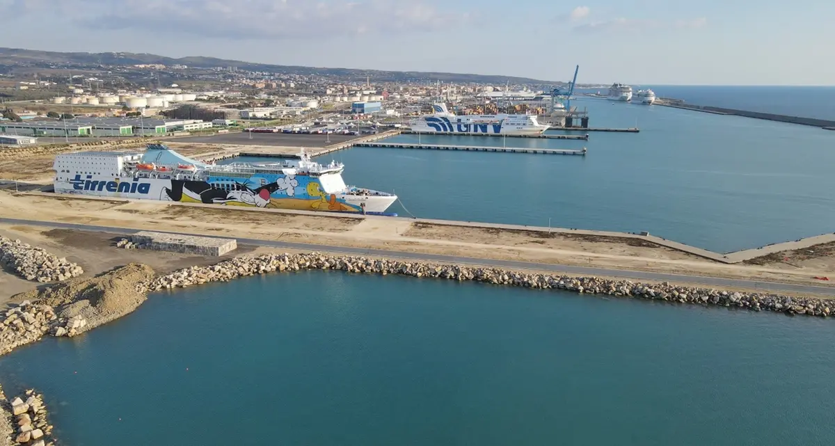 Porto, scelte obbligate e freni allo sviluppo