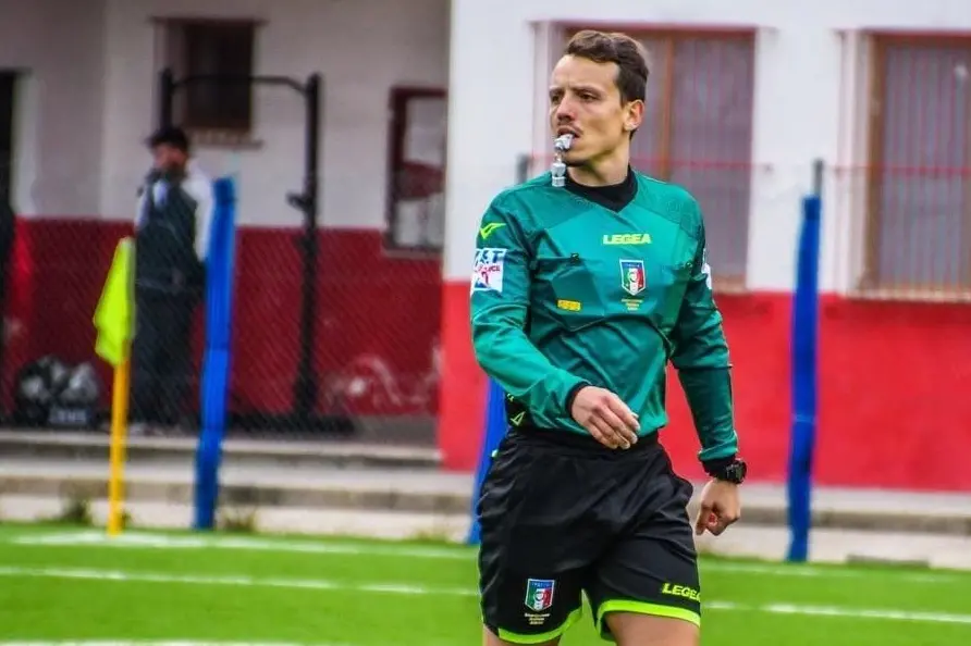 L\\u2019arbitro Edoardo Cavalleri della sezione di Civitavecchia, 33 anni