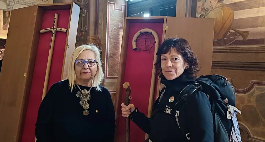 I chiodi dei barconi sulle opere che aprono il Giubileo a Viterbo