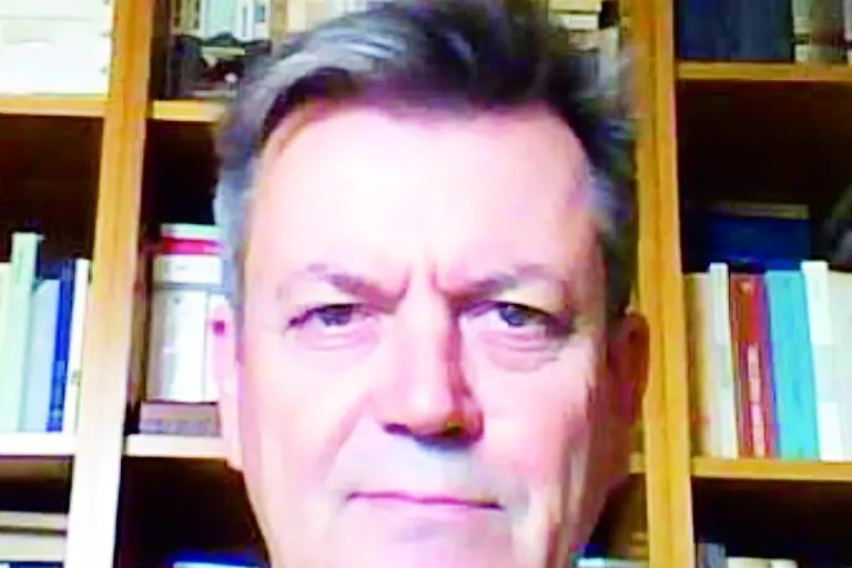 <p>Il professor Massimo Piermarini</p>\\n