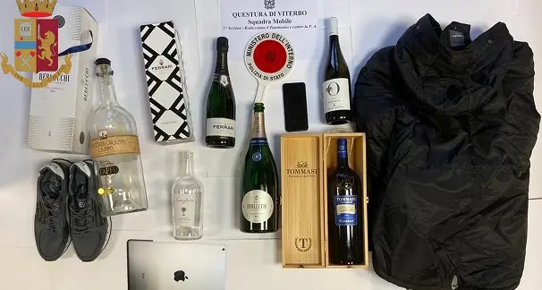 Furti in centro, arrestato ladro seriale