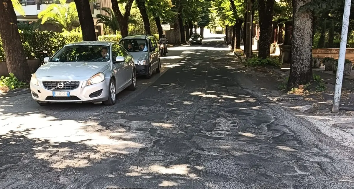 Via S. Maria della Grotticella, un colabrodo