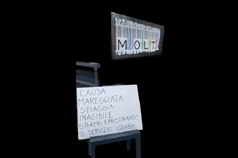 La mareggiata torna a colpire la costa