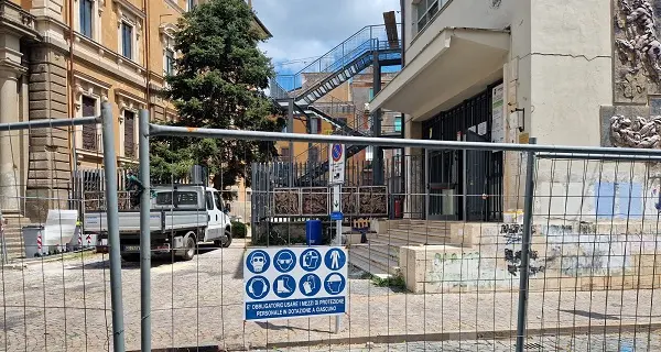 Liceo Mariano Buratti: al via i lavori di rifacimento della facciata