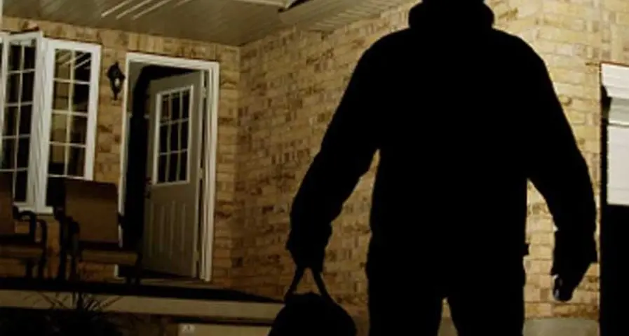 Rapina in villa con sequestro di persona