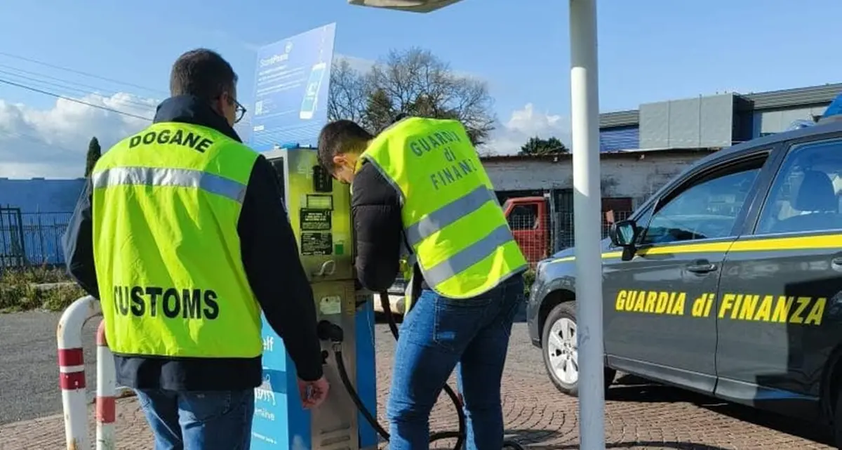 Sequestrati 1300 litri di idrocarburi venduti per diesel