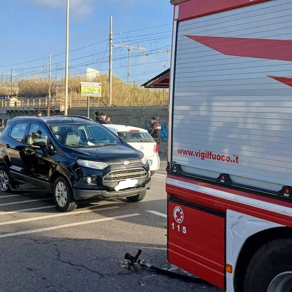 Incidente stradale sulla Via Aurelia: un’auto si ribalta