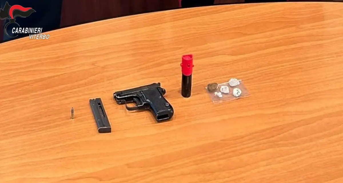 Viterbo: 20enne fermato in centro con una pistola col colpo in canna