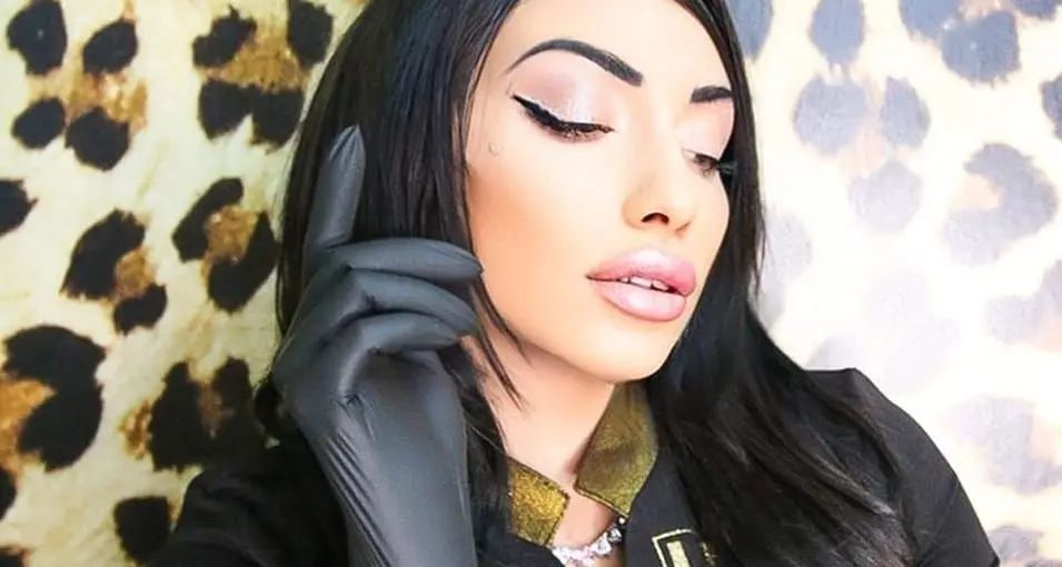 Tatuatrice viterbese: «Faccio tornare il sorriso al le donne operate al seno»