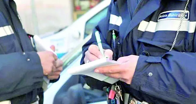 «Raffica di multe ai motorini in piazza Crispi»