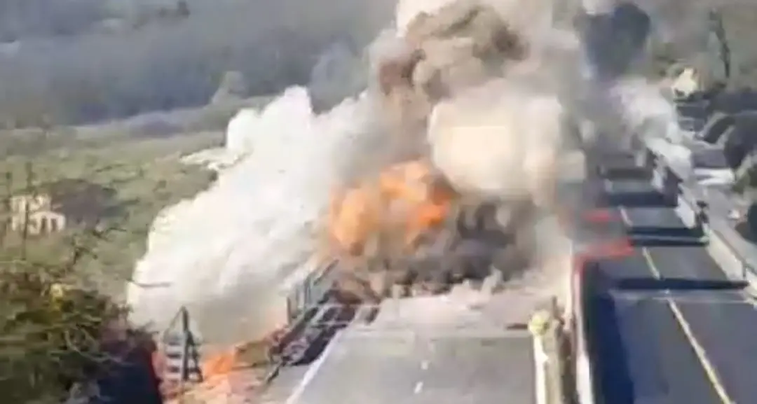 Superstrada, conclusa la demolizione della carreggiata