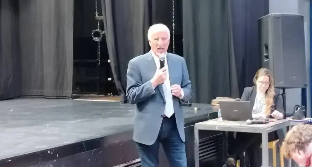 Assemblea pubblica al Teatro del Lido di Ostia, presente anche il presidente Falconi