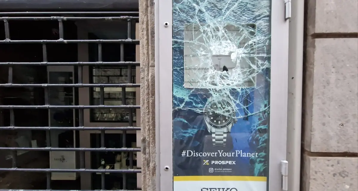 Viterbo: furto con spaccata in gioielleria