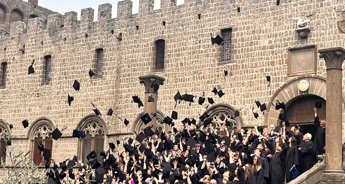 Unitus: tocchi e toghe in piazza San Lorenzo