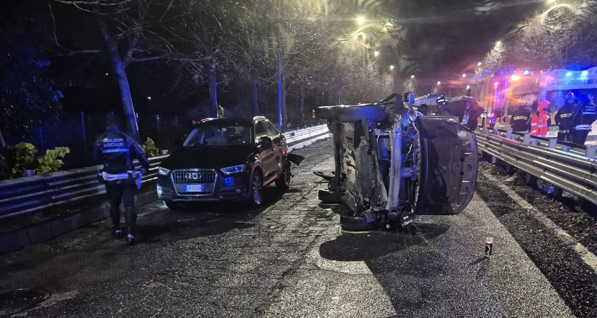 Viterbo: scontro tra due auto, una si ribalta. Un ferito
