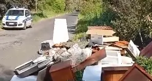 «I rifiuti abbandonati in via di Ceri non sono stati ancora rimossi»