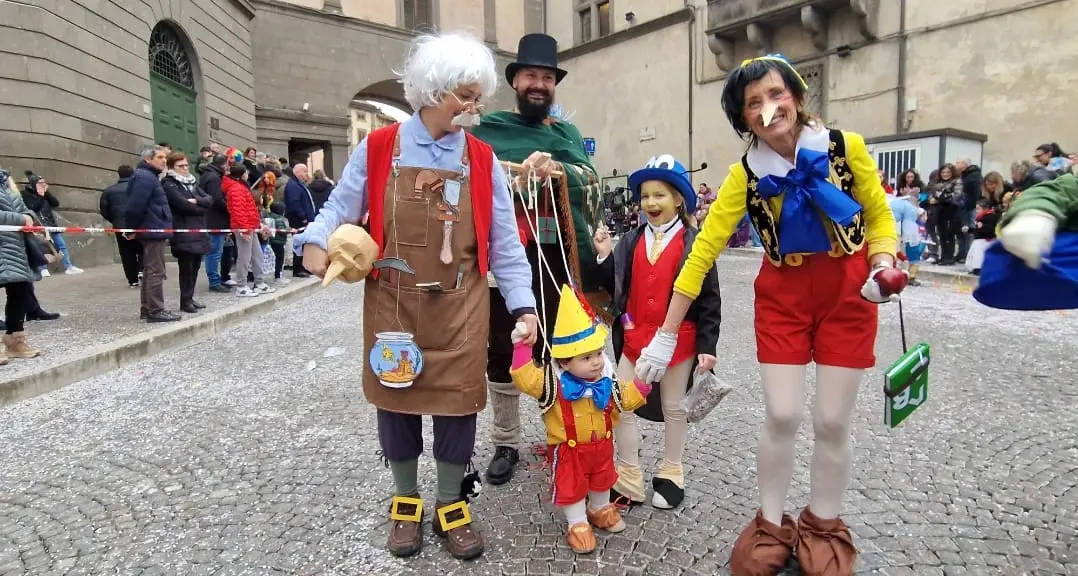 Il Carnevale viterbese mette in panchina la pioggia
