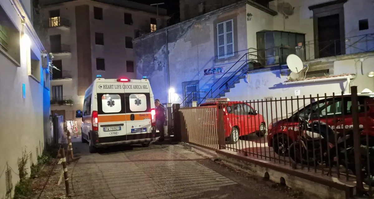 Viterbo, scoppia un incendio e donna rischia di morire in ascensore per il fumo