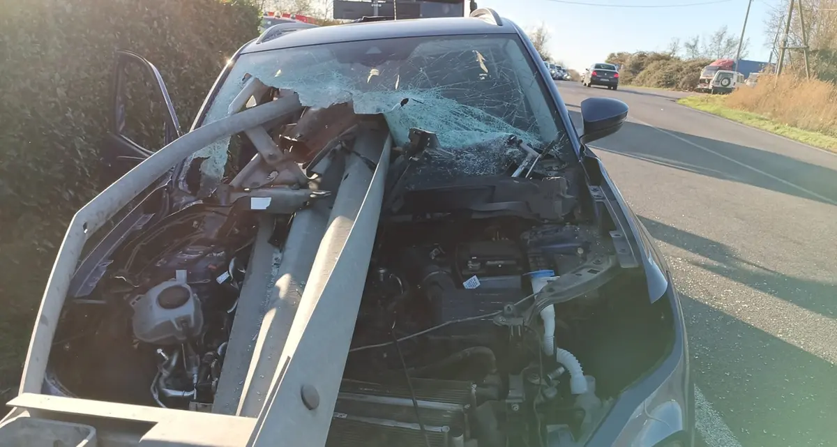 Viterbo: auto perde il controllo e finisce contro il guardrail, un ferito