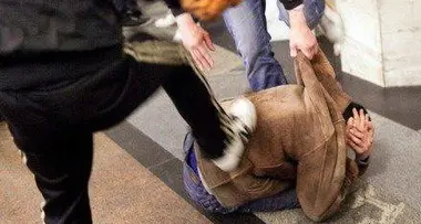 Ragazzini picchiati dal branco a Viterbo, parla la mamma di una delle vittime