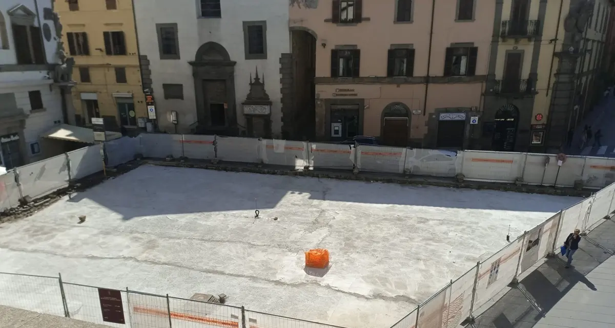 Cantiere Comune, oggi la posa in opera dei lastroni