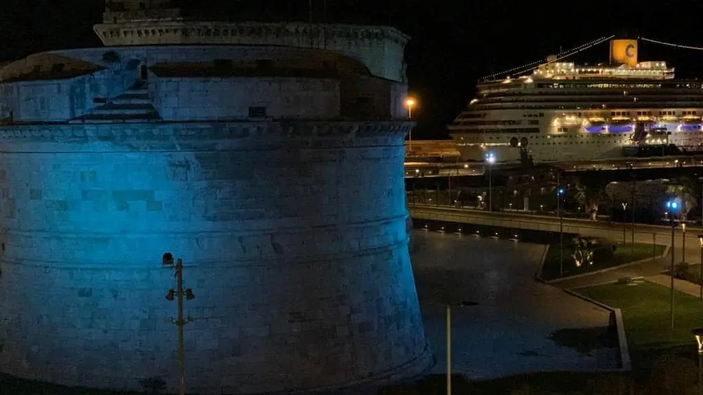 Giornata dell'Infanzia, il Forte Michelangelo e i Comuni illuminati di blu