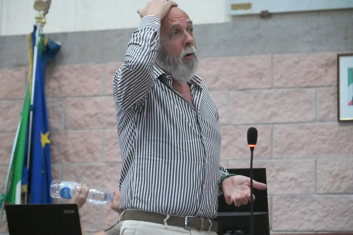 <p>Ernesto Tedesco</p>\\n