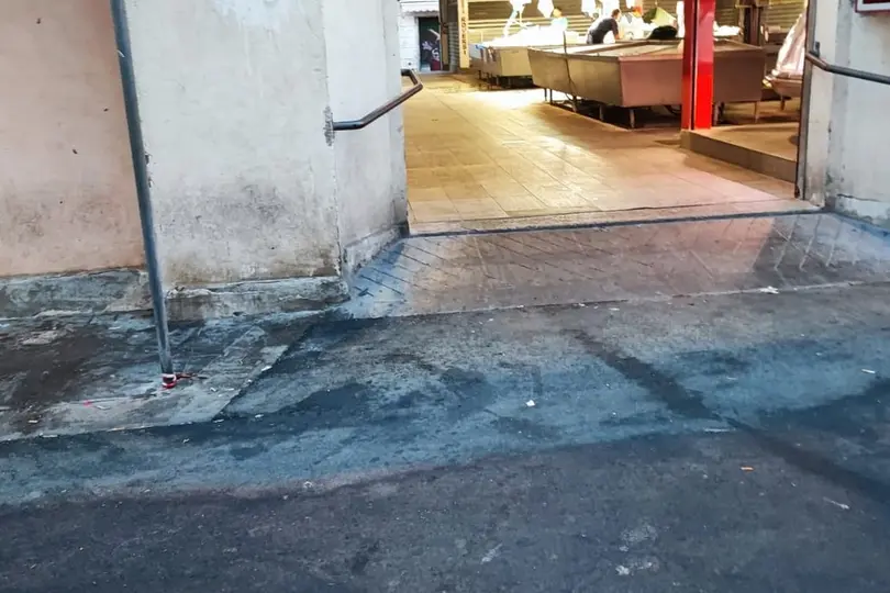 Le foto di operatori e cittadini scattate al mercato