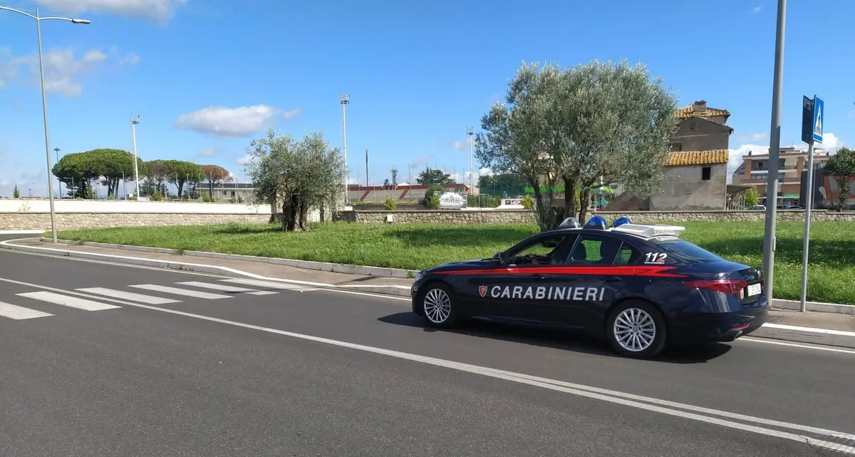 Viterbo, forano lo pneumatico a un 80enne e lo derubano