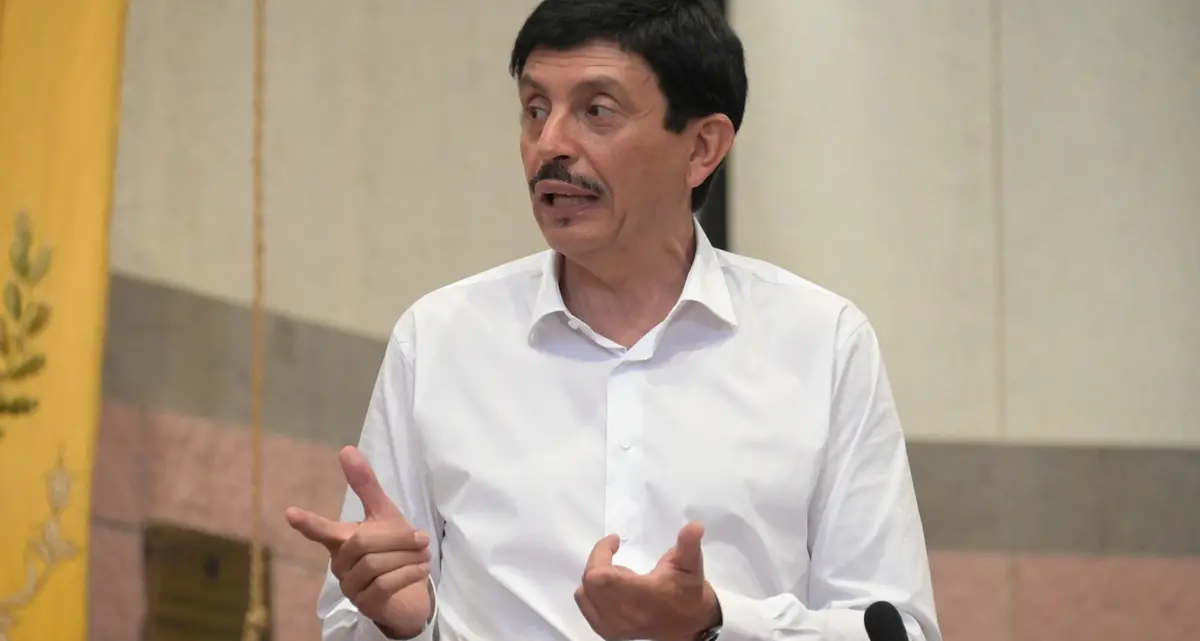 Metti una sera a cena Enel, Sindaco e Poletti