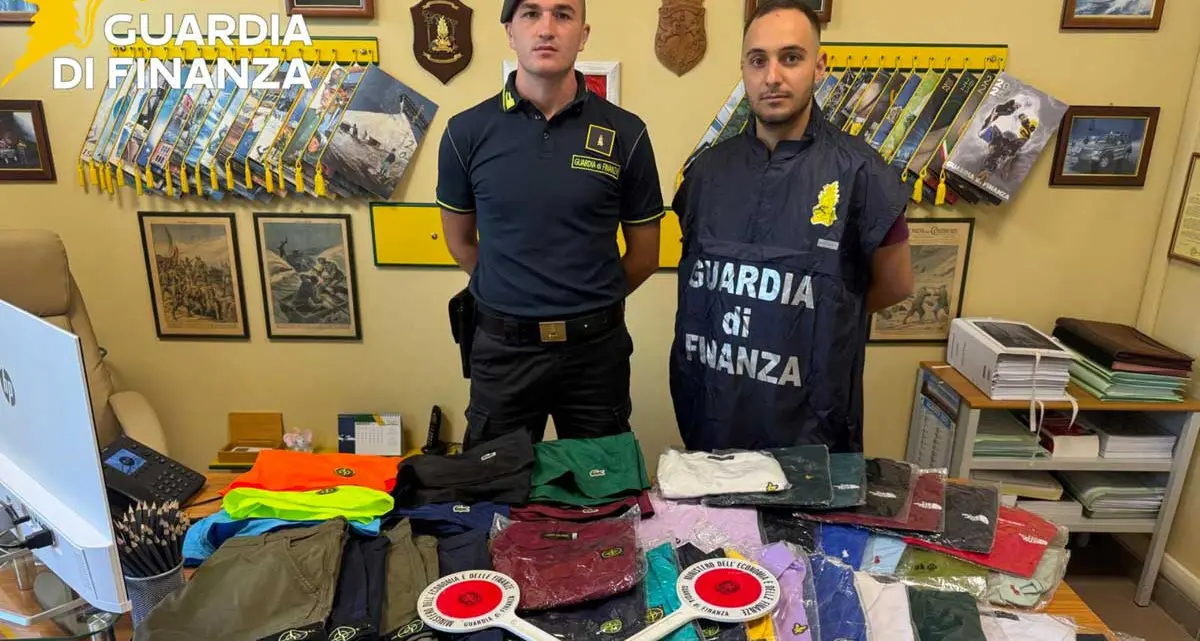 Controlli della Finanza sul litorale: sequestrati 400 capi contraffatti