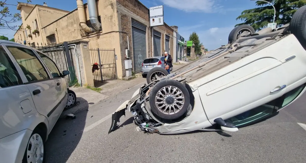 Viterbo: si ribalta con l’auto, grave 20enne